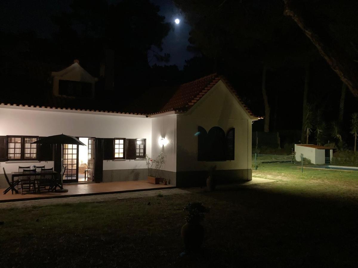 Moradia no Pinhal com Piscina - Espaço e Privacidade para as suas Férias! Sintra Esterno foto