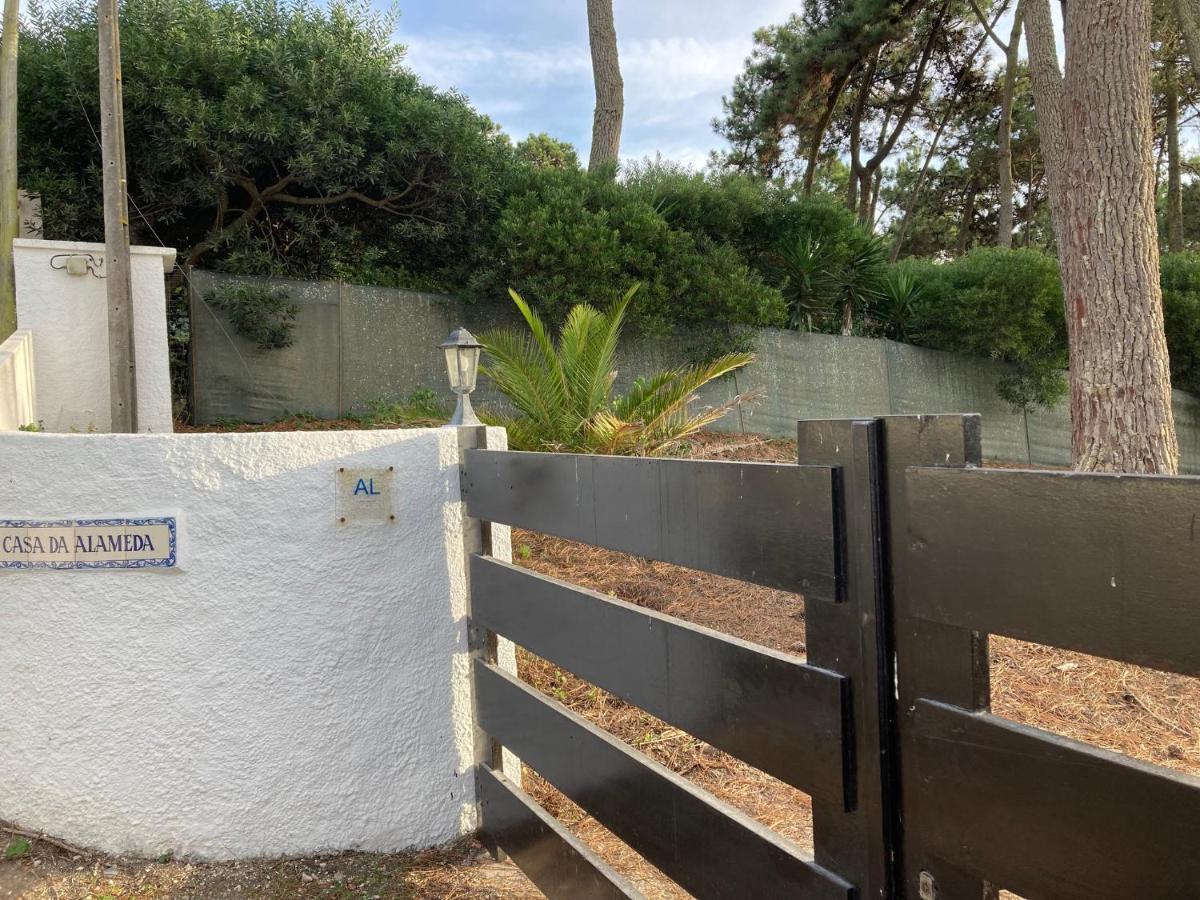 Moradia no Pinhal com Piscina - Espaço e Privacidade para as suas Férias! Sintra Esterno foto